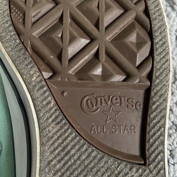 Womens  Converse shoes. - Picture 10 of 13